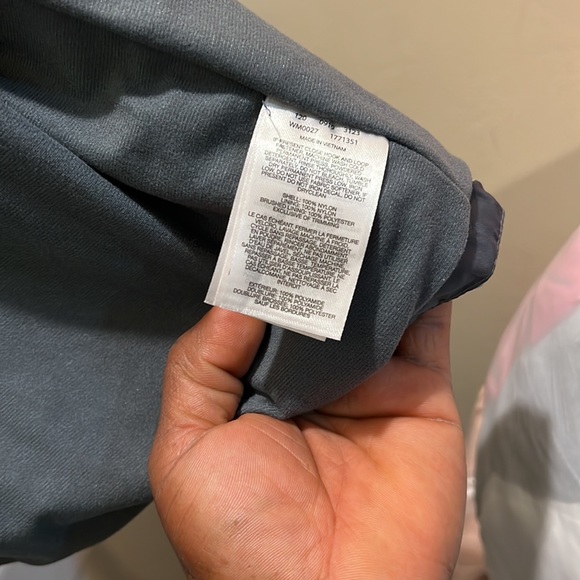 NWOT Columbia Gray athletic windbreaker with Hoodie. - Picture 11 of 15